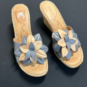 Born Women 9 M/W Leather Flower Wedge Sandals Slip Ons Cork Heel 3"  Beige Blue